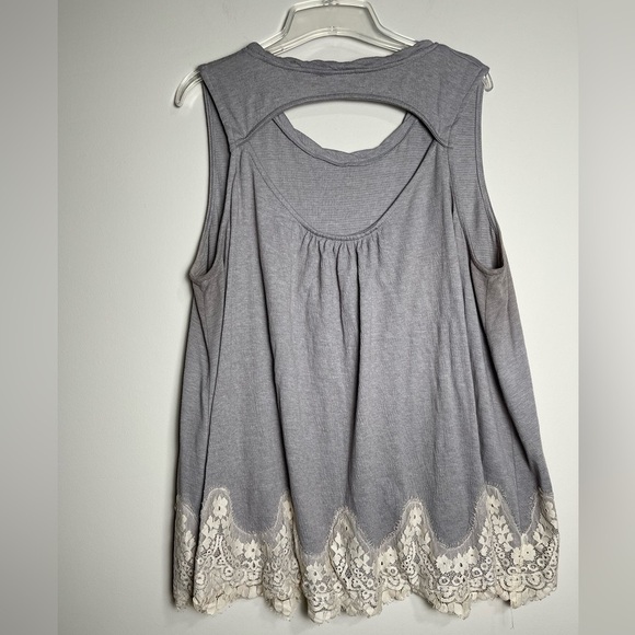 Umgee Women's Keyhole Tank - Picture 4 of 10